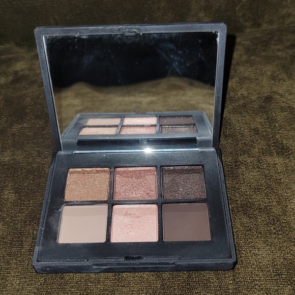 NARS Eyeshadow Palette in Suede - Picture 2 of 3